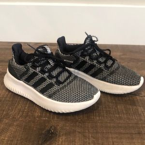 Authentic Adidas Boys Cloudfoam size 3 1/2